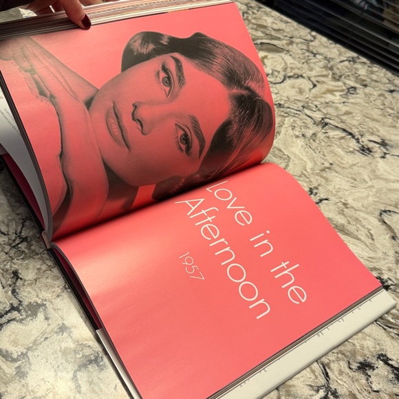 ⭐️Audrey Hepburn The 50’s Coffee Table Book - Picture 7 of 9
